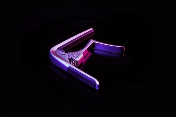 Каподастр для акустической гитары Dunlop 63CSC Satin Chrome Acoustic Trigger Fly Curved Capo 128176 фото