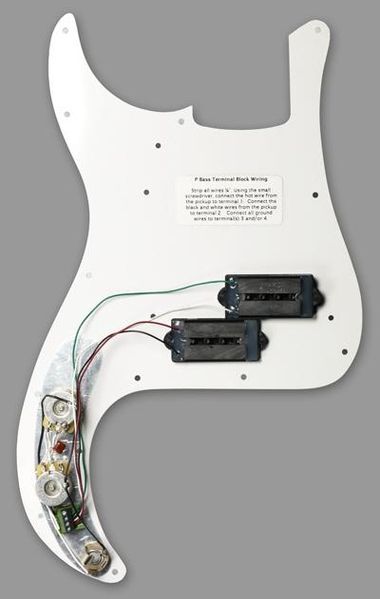 DIMARZIO MODEL P P-BASS REPLACEMENT PICKGUARD 26937 фото