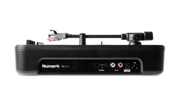 Numark PT01 Scratch: line output and headphone connections.