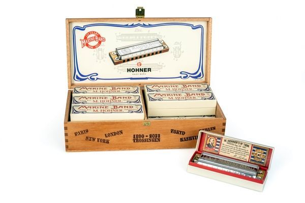 Набор губных гармошек Hohner Marine Band 125th Anniversary Display M202199 C-major (12 шт.) 127489 фото