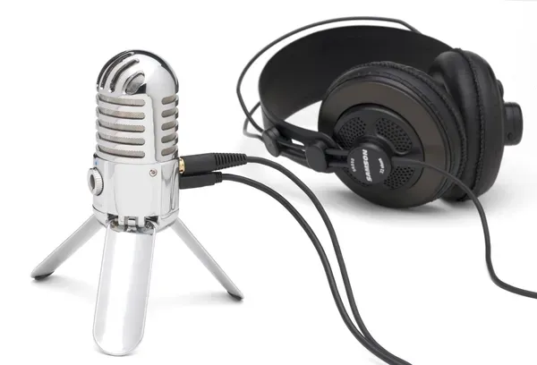 Headphone connection example; pictured accessories do not establish box contents.