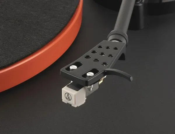 JBL Spinner BT cartridge and headshell: match a replacement stylus by its exact designation.
