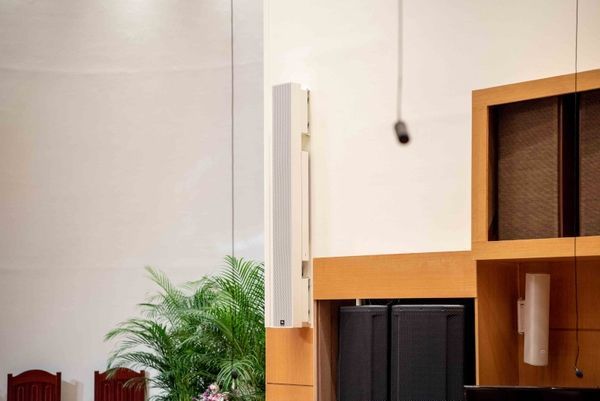 Активная колонная акустическая система JBL CBT 200LA-1WH JBL-CBT200LA-1-WH фото