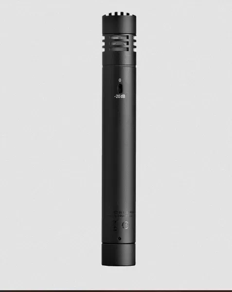 Перемикач атенюатора 0/−20 дБ на AKG P170. Фантомне живлення подається з мікрофонного входу.