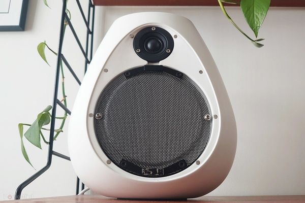 Series 3 one speaker 301 фото
