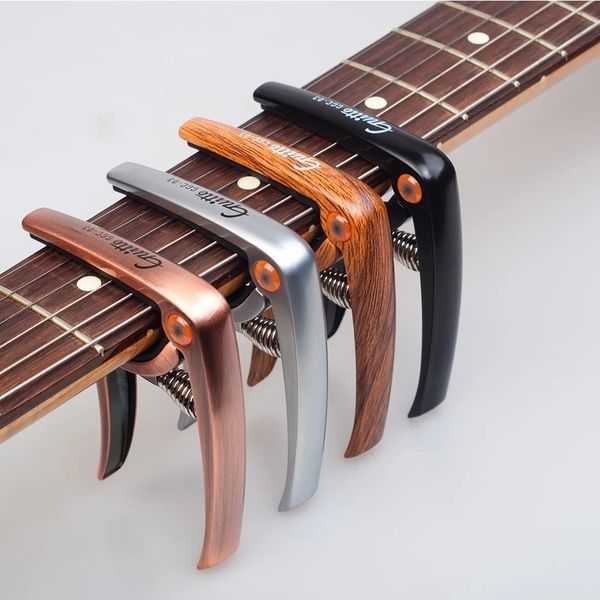 Каподастр для гитары GUITTO GGC-03, под дерево 127919 фото