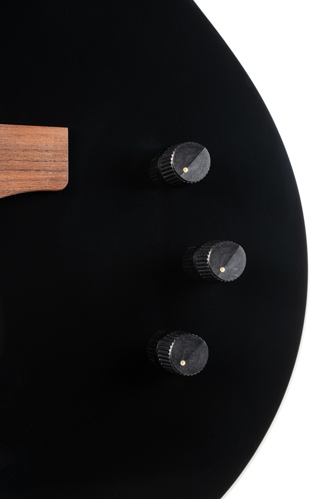 Cort Sunset Nylectric II Black — три регулятора преампа Fishman на чёрной глянцевой деке