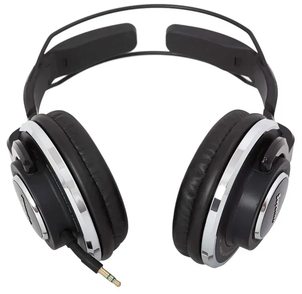 Superlux HD631: конструкція наголов’я й прилягання чашок потребують особистої примірки.