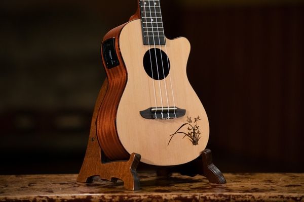 Укулеле зі звукознімачем Ortega Bonfire RU5CE Concert Ukulele Spruce/Sapele Natural 126666 фото